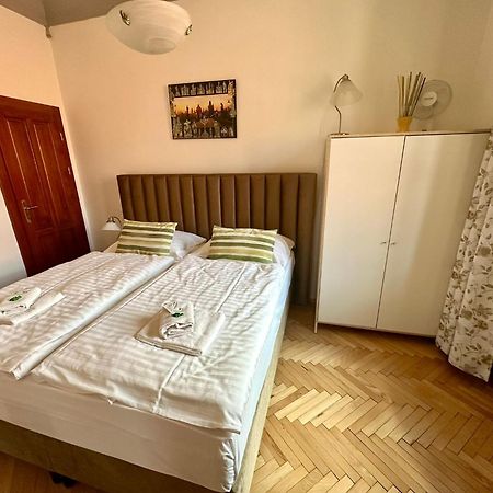 Historic Centre Apartments VIII Praha Bagian luar foto