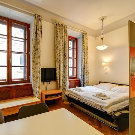 Historic Centre Apartments VIII Praha Bagian luar foto