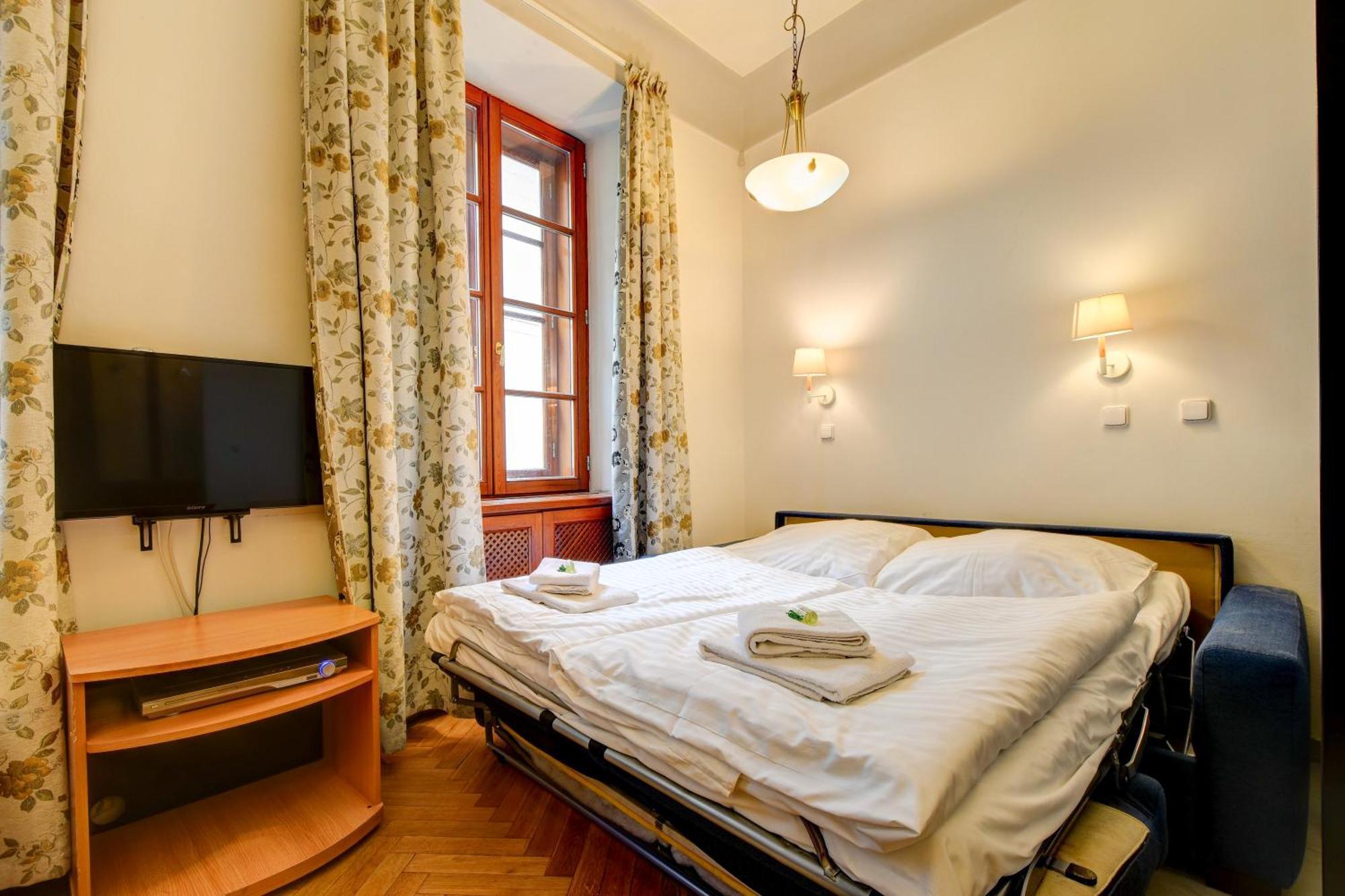 Historic Centre Apartments VIII Praha Bagian luar foto