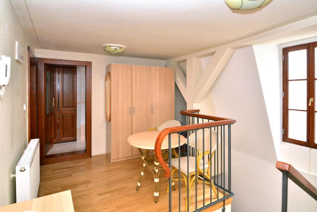 Historic Centre Apartments VIII Praha Bagian luar foto
