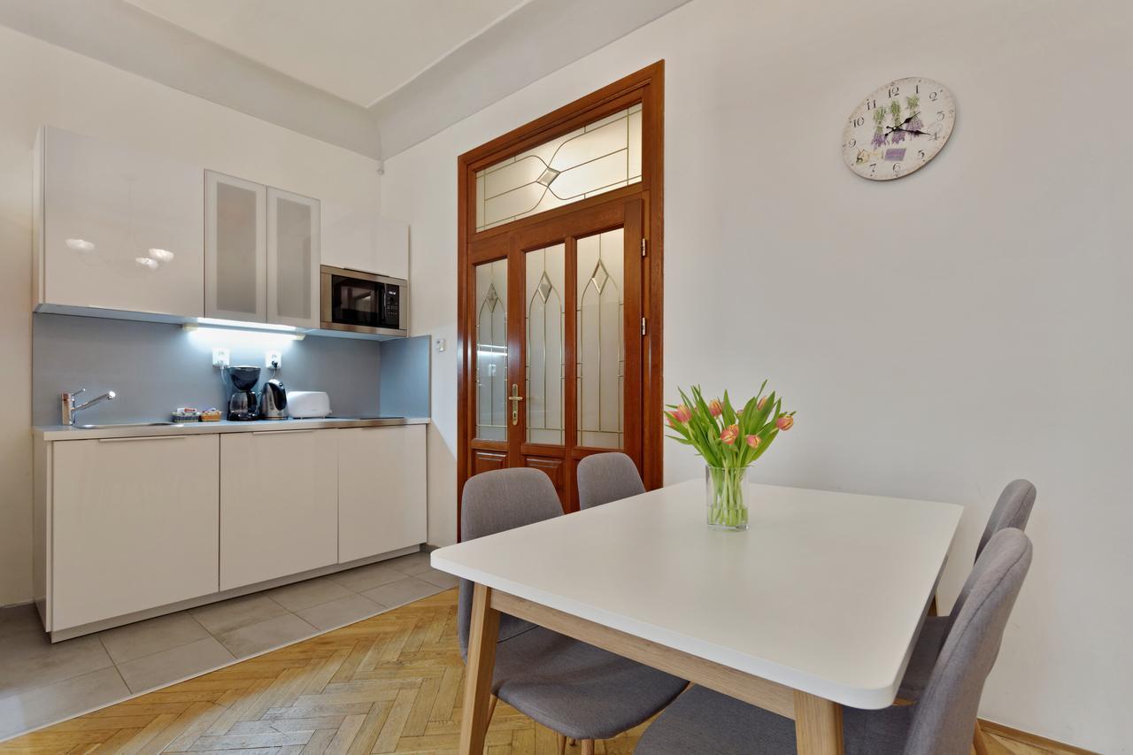 Historic Centre Apartments VIII Praha Bagian luar foto